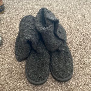 Grey knit button-up Uggs. Size: 7